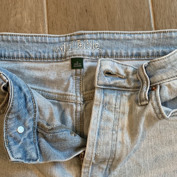Women’s wild fable, butterfly, light colored jeans shorts, size 8 - Picture 2 of 4